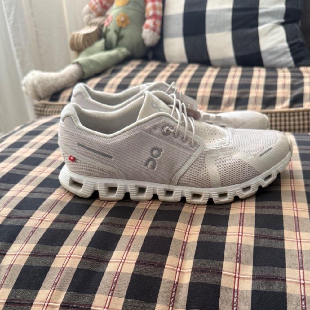 On cloud 5 Womens shoes